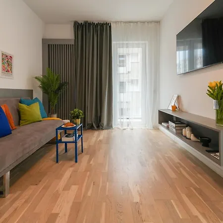 Ana - Cozy & Quiet With Balcony & Garden View بوخارست