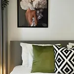 Ana - Cozy & Quiet With Balcony & Garden View Bukarest