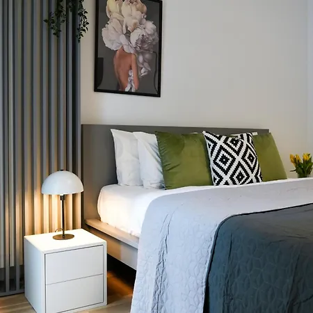 Apartment Ana - Cozy & Quiet With Balcony & Garden View *