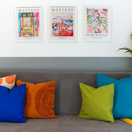 Apartment Ana - Cozy & Quiet With Balcony & Garden View Bucharest