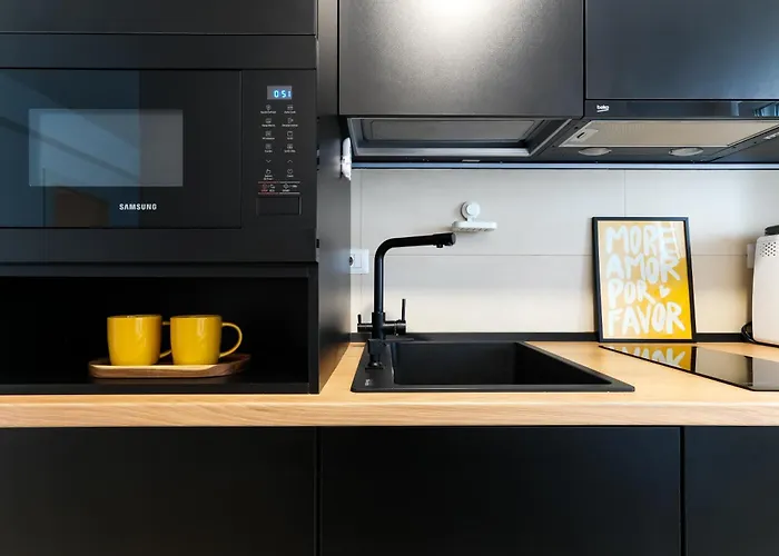 Lägenhet Ana - Cozy & Quiet With Balcony & Garden View Bukarest