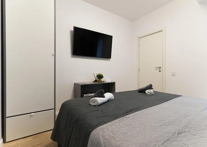 Ana - Cozy & Quiet With Balcony & Garden View * Bucureşti