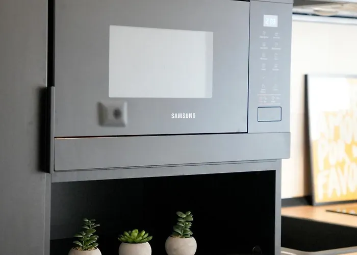 Ana - Cozy & Quiet With Balcony & Garden View Bukarest