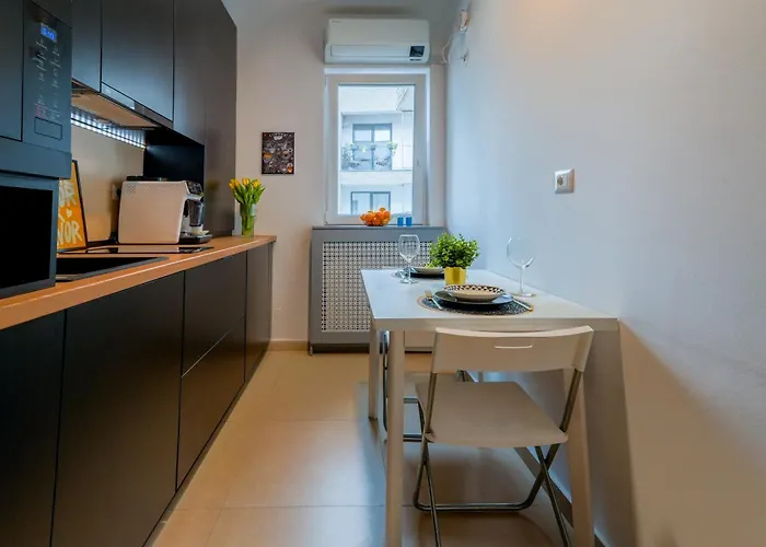 Ana - Cozy & Quiet With Balcony & Garden View Apartman